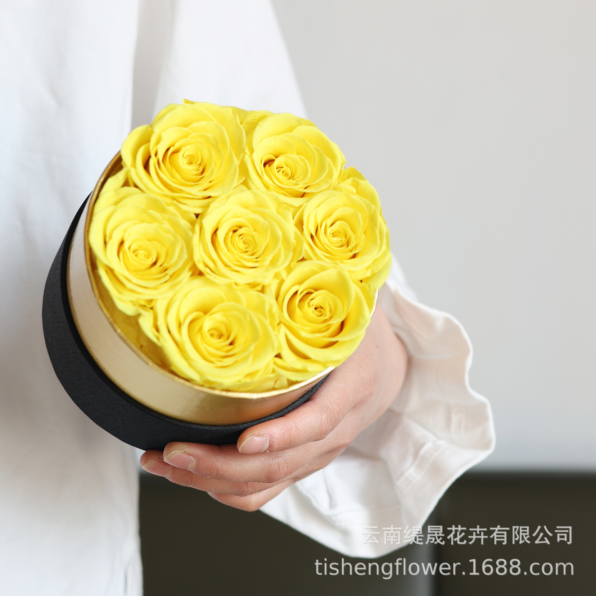 7 Roses Small Box Preserved Flowers 7 Roses Small Box Preserved Flowers