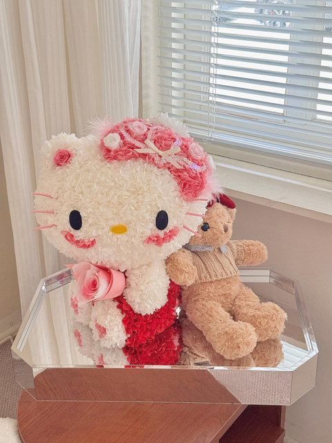Hello Kitty and Doll Hydrangea Preserved Flowers