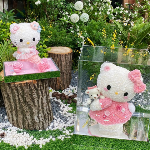 Acrylic Hello Kitty Preserved Flower