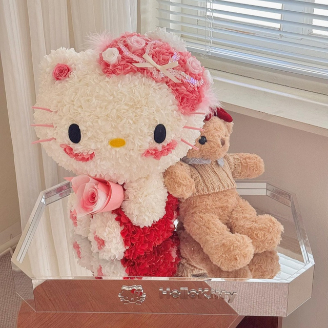 Hello Kitty Shape Carnation Preserved Flower