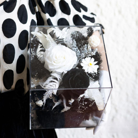 Acrylic Small Chanel Style Hug Bucket Preserved Flower
